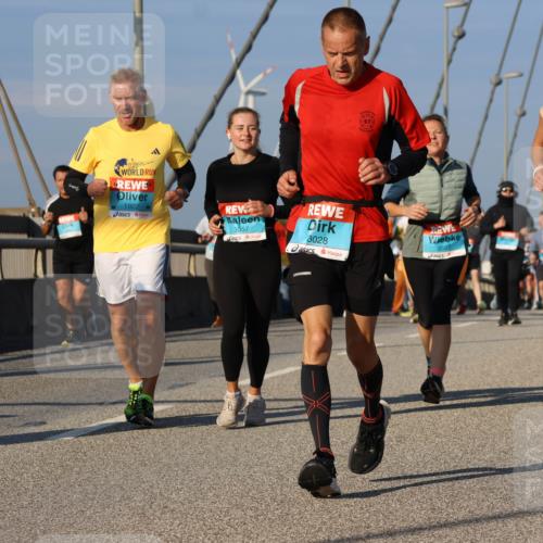 03.10.2025 - Köhlbrandbrückenlauf Strokosch-Dieckow http://msf.ph/oto/9114426 03.10.2025 09:49:15 Position 2 1922, 47, 3057, 3028, 2687, 1437 meine-sportfotos.de