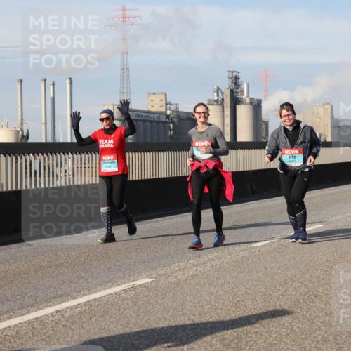 03.10.2025 - Köhlbrandbrückenlauf Lena Gebhardt http://msf.ph/oto/9114427 03.10.2025 10:17:33 Position 2 2565, 2665 meine-sportfotos.de
