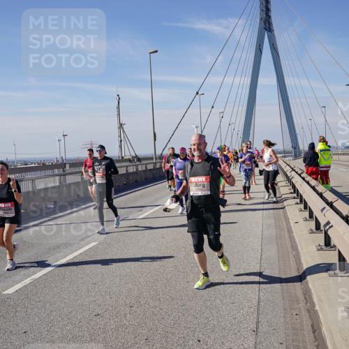 03.10.2025 - Köhlbrandbrückenlauf Michael Burmester http://msf.ph/oto/9114435 03.10.2025 12:55:59 Position 2 5709, 41 meine-sportfotos.de