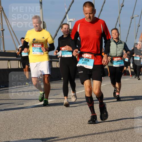 03.10.2025 - Köhlbrandbrückenlauf Strokosch-Dieckow http://msf.ph/oto/9114437 03.10.2025 09:49:15 Position 2 47, 1922, 3057, 3028, 2687 meine-sportfotos.de