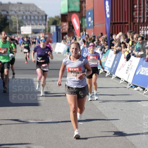 03.10.2025 - Köhlbrandbrückenlauf Jannik Wohlers http://msf.ph/oto/9114442 03.10.2025 13:01:54 Ziel 4025, 4118, 4162, 4206, 4258, 4543, 5671, 5692, 5703, 5718, 5739, 6235 meine-sportfotos.de