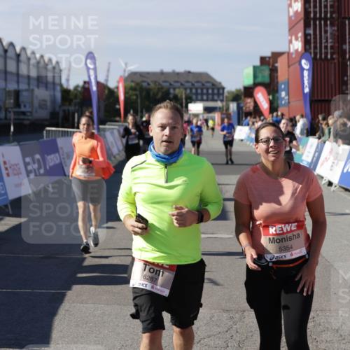 03.10.2025 - Köhlbrandbrückenlauf Jannik Wohlers http://msf.ph/oto/9114447 03.10.2025 13:32:16 Ziel 4443, 4485, 4578, 4985, 5155, 5238, 5354, 5820, 5921, 5922, 5923, 6146, 6287, 6304, 6460 meine-sportfotos.de
