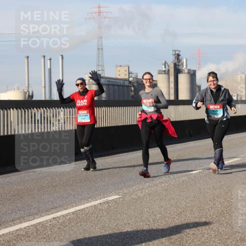 03.10.2025 - Köhlbrandbrückenlauf Lena Gebhardt http://msf.ph/oto/9114448 03.10.2025 10:17:33 Position 2  meine-sportfotos.de