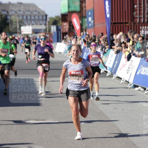 03.10.2025 - Köhlbrandbrückenlauf Jannik Wohlers http://msf.ph/oto/9114449 03.10.2025 13:01:54 Ziel 4025, 4118, 4162, 4206, 4258, 4543, 5671, 5692, 5703, 5718, 5739, 6235 meine-sportfotos.de