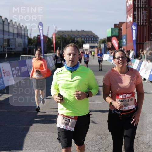 03.10.2025 - Köhlbrandbrückenlauf Jannik Wohlers http://msf.ph/oto/9114452 03.10.2025 13:32:16 Ziel 4443, 4485, 4578, 4985, 5155, 5238, 5354, 5820, 5921, 5922, 5923, 6146, 6287, 6304, 6460 meine-sportfotos.de