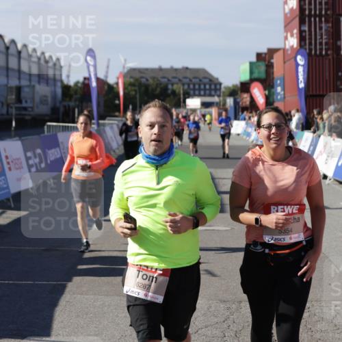 03.10.2025 - Köhlbrandbrückenlauf Jannik Wohlers http://msf.ph/oto/9114458 03.10.2025 13:32:16 Ziel 4443, 4485, 4578, 4985, 5155, 5238, 5354, 5820, 5921, 5922, 5923, 6146, 6287, 6304, 6460 meine-sportfotos.de