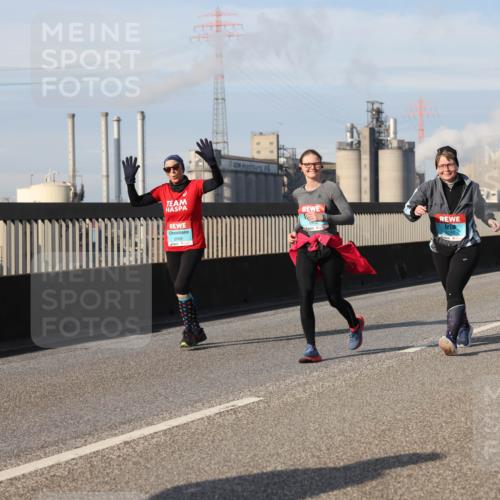 03.10.2025 - Köhlbrandbrückenlauf Lena Gebhardt http://msf.ph/oto/9114459 03.10.2025 10:17:33 Position 2 2565 meine-sportfotos.de