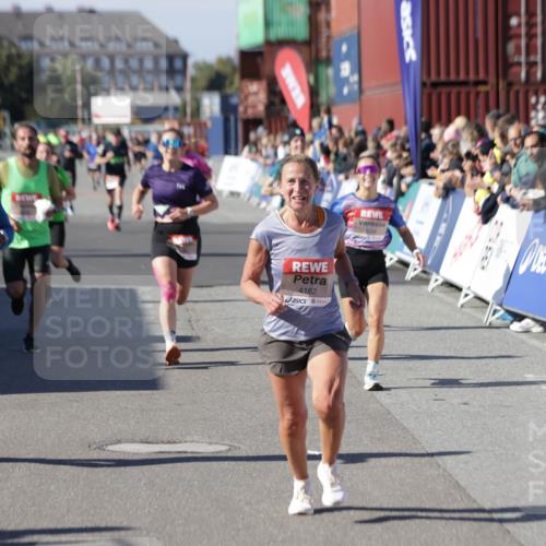 03.10.2025 - Köhlbrandbrückenlauf Jannik Wohlers http://msf.ph/oto/9114461 03.10.2025 13:01:55 Ziel 4025, 4118, 4162, 4206, 4258, 4543, 4907, 5671, 5692, 5703, 5718, 5739, 6235 meine-sportfotos.de