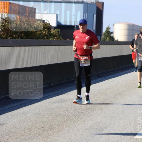 03.10.2025 - Köhlbrandbrückenlauf Strokosch-Dieckow http://msf.ph/oto/9114469 03.10.2025 12:45:32 Position 3 6617, 6732 meine-sportfotos.de