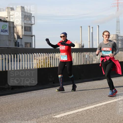 03.10.2025 - Köhlbrandbrückenlauf Lena Gebhardt http://msf.ph/oto/9114480 03.10.2025 10:17:34 Position 2 2565, 2452, 2665 meine-sportfotos.de