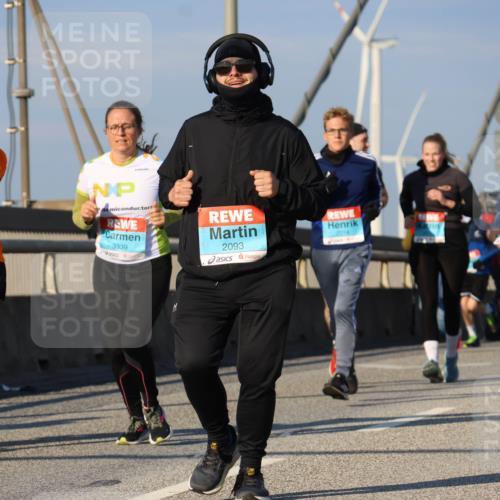 03.10.2025 - Köhlbrandbrückenlauf Strokosch-Dieckow http://msf.ph/oto/9114484 03.10.2025 09:49:23 Position 2 2147, 3339, 2093 meine-sportfotos.de