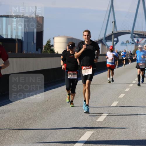 03.10.2025 - Köhlbrandbrückenlauf Strokosch-Dieckow http://msf.ph/oto/9114486 03.10.2025 12:45:33 Position 3 6609, 6732 meine-sportfotos.de