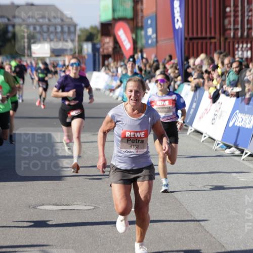 03.10.2025 - Köhlbrandbrückenlauf Jannik Wohlers http://msf.ph/oto/9114492 03.10.2025 13:01:55 Ziel 4025, 4118, 4162, 4206, 4258, 4543, 4907, 5671, 5692, 5703, 5718, 5739, 6235 meine-sportfotos.de