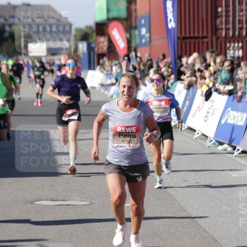 03.10.2025 - Köhlbrandbrückenlauf Jannik Wohlers http://msf.ph/oto/9114499 03.10.2025 13:01:55 Ziel 4025, 4118, 4162, 4206, 4258, 4543, 4907, 5671, 5692, 5703, 5718, 5739, 6235 meine-sportfotos.de