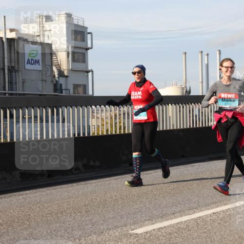 03.10.2025 - Köhlbrandbrückenlauf Lena Gebhardt http://msf.ph/oto/9114500 03.10.2025 10:17:34 Position 2 2452 meine-sportfotos.de