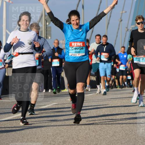 03.10.2025 - Köhlbrandbrückenlauf Strokosch-Dieckow http://msf.ph/oto/9114501 03.10.2025 09:49:25 Position 2 3471, 3666 meine-sportfotos.de