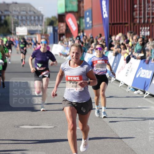 03.10.2025 - Köhlbrandbrückenlauf Jannik Wohlers http://msf.ph/oto/9114507 03.10.2025 13:01:55 Ziel 4025, 4118, 4162, 4206, 4258, 4543, 4907, 5671, 5692, 5703, 5718, 5739, 6235 meine-sportfotos.de