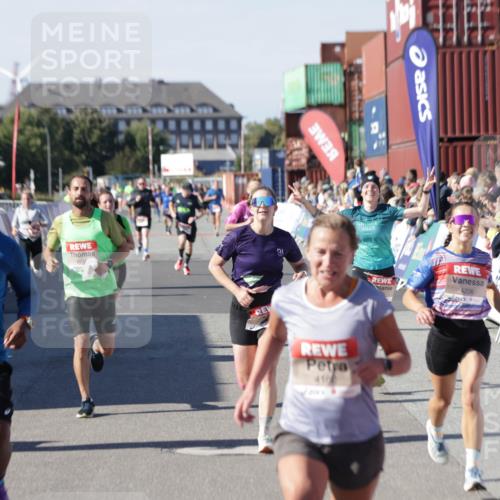 03.10.2025 - Köhlbrandbrückenlauf Jannik Wohlers http://msf.ph/oto/9114526 03.10.2025 13:01:56 Ziel 4025, 4118, 4162, 4206, 4258, 4543, 4907, 5692, 5703, 5718, 5739, 6235 meine-sportfotos.de