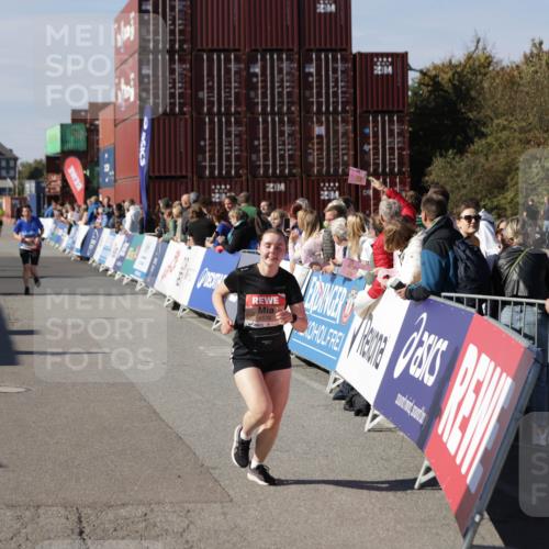 03.10.2025 - Köhlbrandbrückenlauf Jannik Wohlers http://msf.ph/oto/9114528 03.10.2025 13:32:19 Ziel 4485, 4578, 4985, 5238, 5354, 5820, 5921, 5922, 5923, 6146, 6287, 6304 meine-sportfotos.de