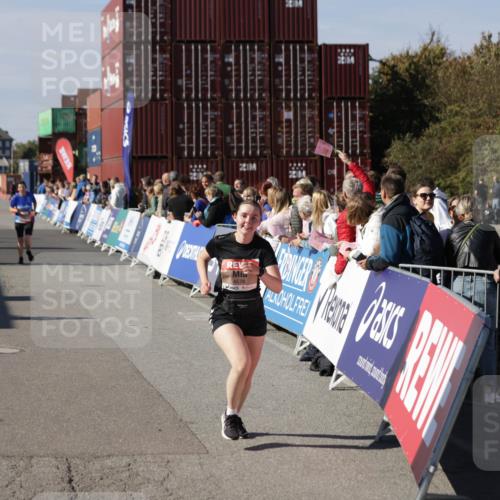 03.10.2025 - Köhlbrandbrückenlauf Jannik Wohlers http://msf.ph/oto/9114533 03.10.2025 13:32:19 Ziel 4485, 4578, 4985, 5238, 5354, 5820, 5921, 5922, 5923, 6146, 6287, 6304 meine-sportfotos.de