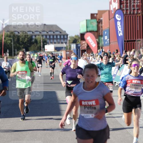 03.10.2025 - Köhlbrandbrückenlauf Jannik Wohlers http://msf.ph/oto/9114536 03.10.2025 13:01:56 Ziel 4025, 4118, 4162, 4206, 4258, 4543, 4907, 5692, 5703, 5718, 5739, 6235 meine-sportfotos.de
