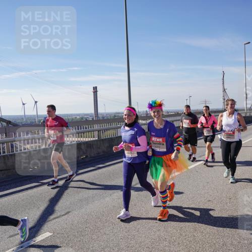 03.10.2025 - Köhlbrandbrückenlauf Michael Burmester http://msf.ph/oto/9114541 03.10.2025 12:56:03 Position 2 6312 meine-sportfotos.de