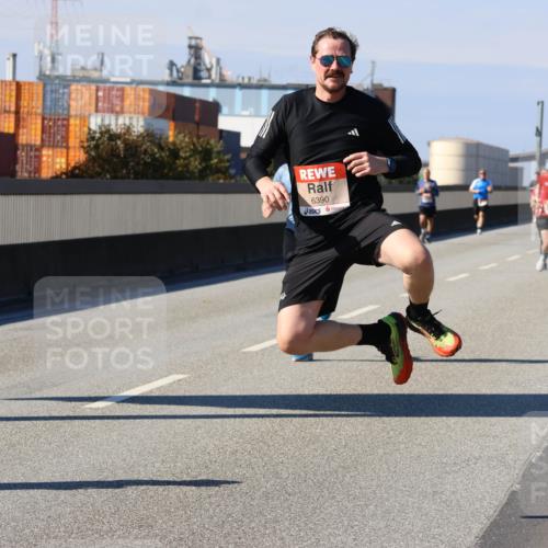 03.10.2025 - Köhlbrandbrückenlauf Strokosch-Dieckow http://msf.ph/oto/9114548 03.10.2025 12:45:44 Position 3 6390 meine-sportfotos.de