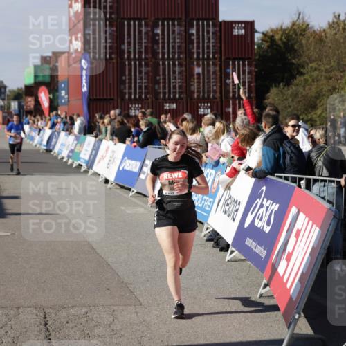 03.10.2025 - Köhlbrandbrückenlauf Jannik Wohlers http://msf.ph/oto/9114550 03.10.2025 13:32:19 Ziel 4485, 4578, 4985, 5238, 5354, 5820, 5921, 5922, 5923, 6146, 6287, 6304 meine-sportfotos.de