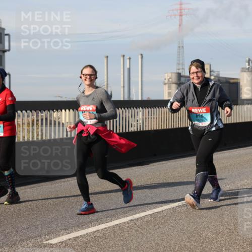 03.10.2025 - Köhlbrandbrückenlauf Lena Gebhardt http://msf.ph/oto/9114551 03.10.2025 10:17:34 Position 2 2665, 2565 meine-sportfotos.de