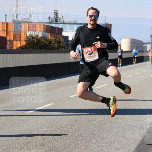 03.10.2025 - Köhlbrandbrückenlauf Strokosch-Dieckow http://msf.ph/oto/9114552 03.10.2025 12:45:44 Position 3 6390 meine-sportfotos.de