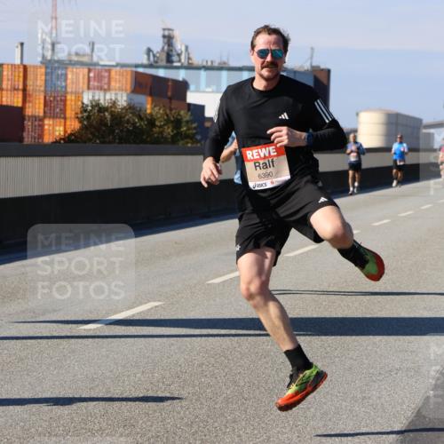 03.10.2025 - Köhlbrandbrückenlauf Strokosch-Dieckow http://msf.ph/oto/9114556 03.10.2025 12:45:45 Position 3 6390 meine-sportfotos.de