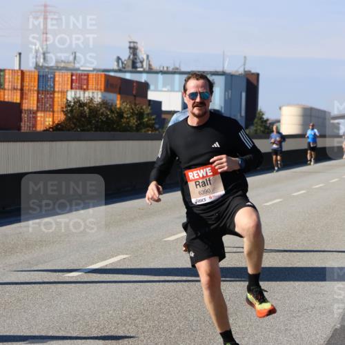 03.10.2025 - Köhlbrandbrückenlauf Strokosch-Dieckow http://msf.ph/oto/9114565 03.10.2025 12:45:45 Position 3 6390 meine-sportfotos.de