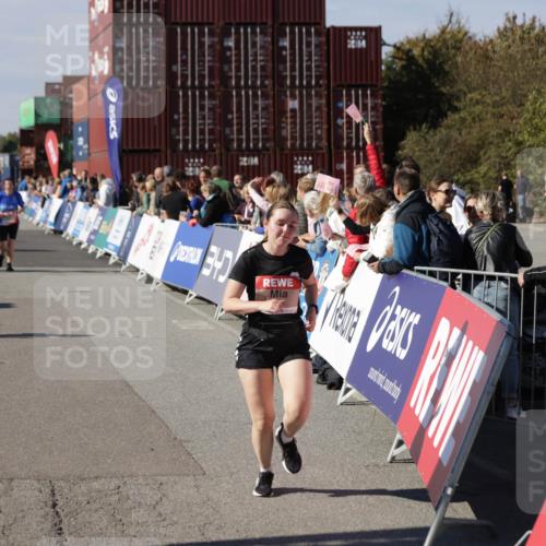 03.10.2025 - Köhlbrandbrückenlauf Jannik Wohlers http://msf.ph/oto/9114566 03.10.2025 13:32:19 Ziel 4485, 4578, 4985, 5238, 5354, 5820, 5921, 5922, 5923, 6146, 6287, 6304 meine-sportfotos.de