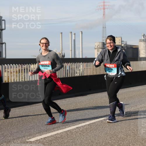 03.10.2025 - Köhlbrandbrückenlauf Lena Gebhardt http://msf.ph/oto/9114567 03.10.2025 10:17:34 Position 2 4, 2565, 2452, 2665 meine-sportfotos.de