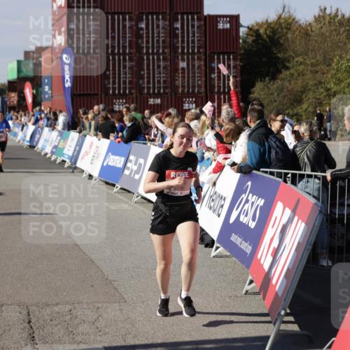 03.10.2025 - Köhlbrandbrückenlauf Jannik Wohlers http://msf.ph/oto/9114573 03.10.2025 13:32:20 Ziel 4485, 4578, 4966, 4985, 5238, 5354, 5820, 5921, 5922, 5923, 6287, 6304 meine-sportfotos.de