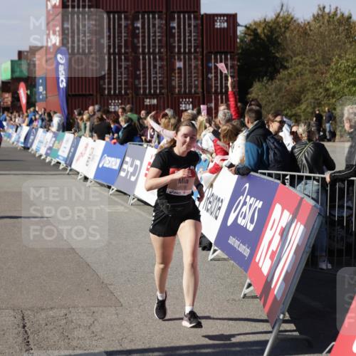 03.10.2025 - Köhlbrandbrückenlauf Jannik Wohlers http://msf.ph/oto/9114576 03.10.2025 13:32:20 Ziel 4485, 4578, 4966, 4985, 5238, 5354, 5820, 5921, 5922, 5923, 6287, 6304 meine-sportfotos.de