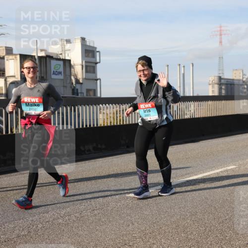 03.10.2025 - Köhlbrandbrückenlauf Lena Gebhardt http://msf.ph/oto/9114587 03.10.2025 10:17:35 Position 2 2565, 2452, 2665 meine-sportfotos.de