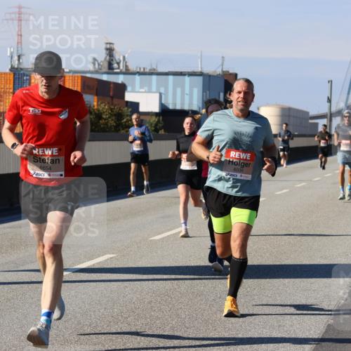 03.10.2025 - Köhlbrandbrückenlauf Strokosch-Dieckow http://msf.ph/oto/9114593 03.10.2025 12:45:53 Position 3 6654, 6036 meine-sportfotos.de