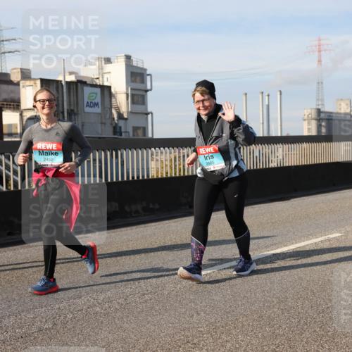 03.10.2025 - Köhlbrandbrückenlauf Lena Gebhardt http://msf.ph/oto/9114596 03.10.2025 10:17:36 Position 2 2565, 2452, 2665 meine-sportfotos.de