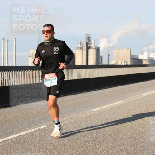 03.10.2025 - Köhlbrandbrückenlauf Lena Gebhardt http://msf.ph/oto/9114600 03.10.2025 09:43:17 Position 2 1167 meine-sportfotos.de