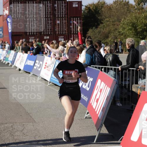 03.10.2025 - Köhlbrandbrückenlauf Jannik Wohlers http://msf.ph/oto/9114601 03.10.2025 13:32:20 Ziel 4485, 4578, 4966, 4985, 5238, 5354, 5820, 5921, 5922, 5923, 6287, 6304 meine-sportfotos.de