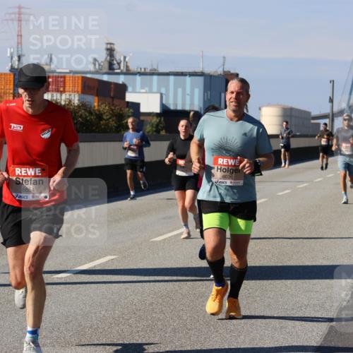 03.10.2025 - Köhlbrandbrückenlauf Strokosch-Dieckow http://msf.ph/oto/9114602 03.10.2025 12:45:53 Position 3 6654, 6036 meine-sportfotos.de