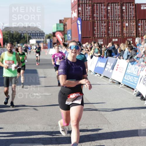 03.10.2025 - Köhlbrandbrückenlauf Jannik Wohlers http://msf.ph/oto/9114604 03.10.2025 13:01:57 Ziel 4025, 4118, 4162, 4206, 4258, 4543, 4907, 5692, 5703, 5718, 5739, 6235 meine-sportfotos.de