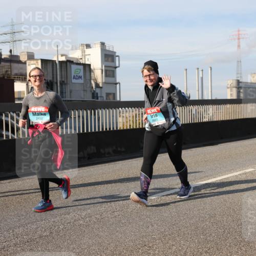 03.10.2025 - Köhlbrandbrückenlauf Lena Gebhardt http://msf.ph/oto/9114605 03.10.2025 10:17:36 Position 2 249, 2565, 2452, 2665 meine-sportfotos.de