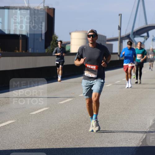 03.10.2025 - Köhlbrandbrückenlauf Strokosch-Dieckow http://msf.ph/oto/9114610 03.10.2025 12:45:57 Position 3 6391 meine-sportfotos.de