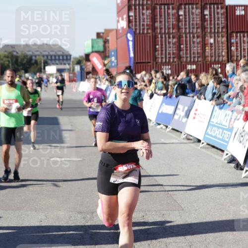 03.10.2025 - Köhlbrandbrückenlauf Jannik Wohlers http://msf.ph/oto/9114611 03.10.2025 13:01:58 Ziel 4025, 4118, 4162, 4206, 4258, 4543, 4907, 5692, 5703, 5718, 5739, 6235, 6461 meine-sportfotos.de