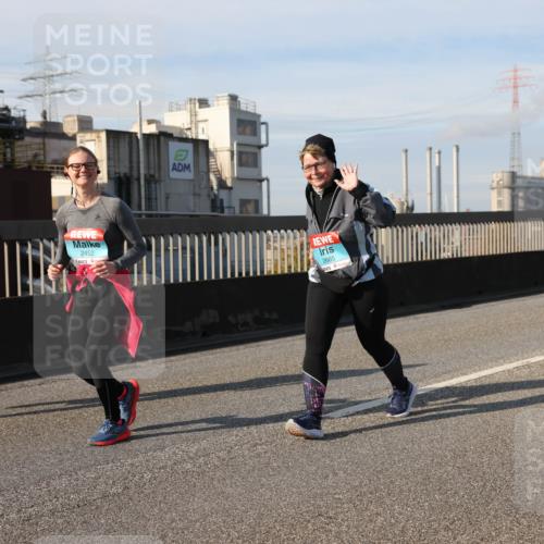 03.10.2025 - Köhlbrandbrückenlauf Lena Gebhardt http://msf.ph/oto/9114614 03.10.2025 10:17:36 Position 2 249, 2452, 2665 meine-sportfotos.de