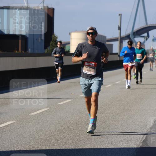 03.10.2025 - Köhlbrandbrückenlauf Strokosch-Dieckow http://msf.ph/oto/9114615 03.10.2025 12:45:57 Position 3 6391 meine-sportfotos.de