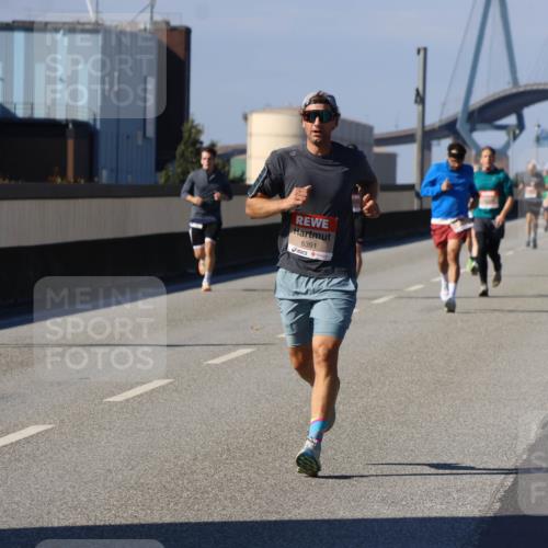 03.10.2025 - Köhlbrandbrückenlauf Strokosch-Dieckow http://msf.ph/oto/9114617 03.10.2025 12:45:57 Position 3 6391 meine-sportfotos.de