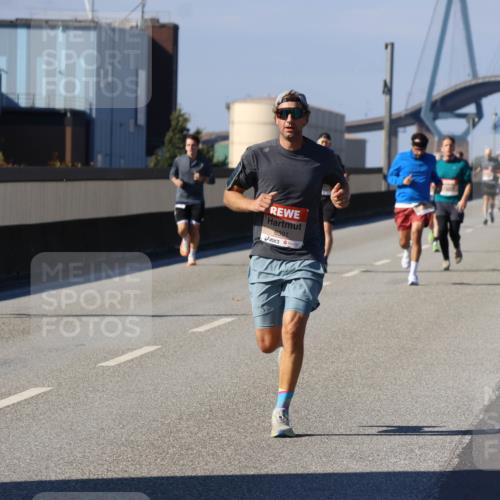 03.10.2025 - Köhlbrandbrückenlauf Strokosch-Dieckow http://msf.ph/oto/9114622 03.10.2025 12:45:57 Position 3 6391 meine-sportfotos.de